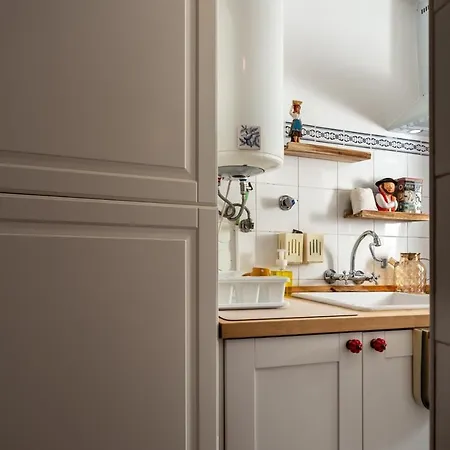 Romantic Alfama Balcony - 10 Minutes From Terreiro Do Paco Lisbon