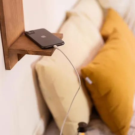 Апартаменты Romantic Alfama Balcony - 10 Minutes From Terreiro Do Paco Лиссабон