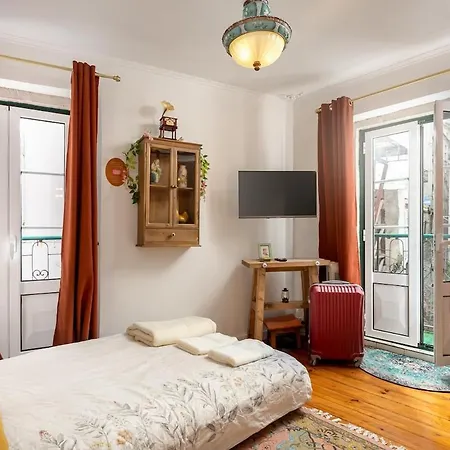 Apartment Romantic Alfama Balcony - 10 Minutes From Terreiro Do Paco