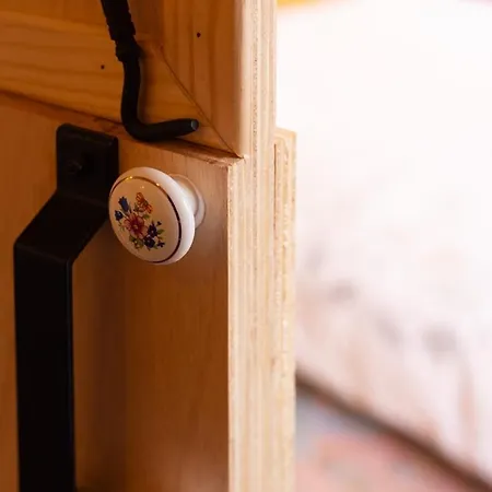 Апартаменты Romantic Alfama Balcony - 10 Minutes From Terreiro Do Paco